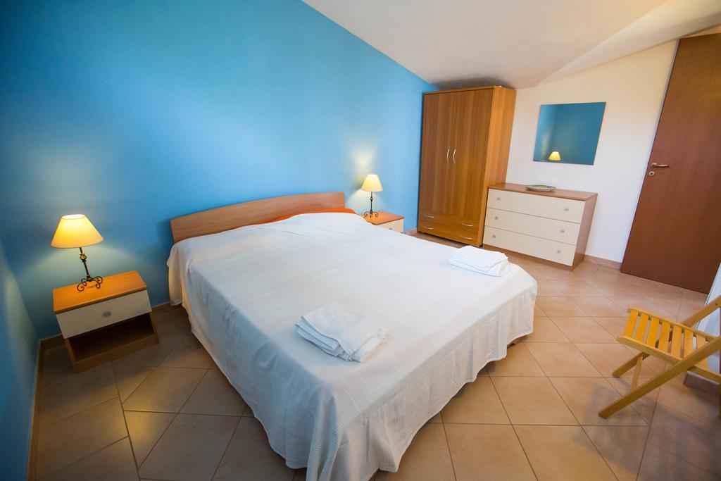 Ogliastro Sul Mare - Sleep And Dream Villa Cefalu Room photo