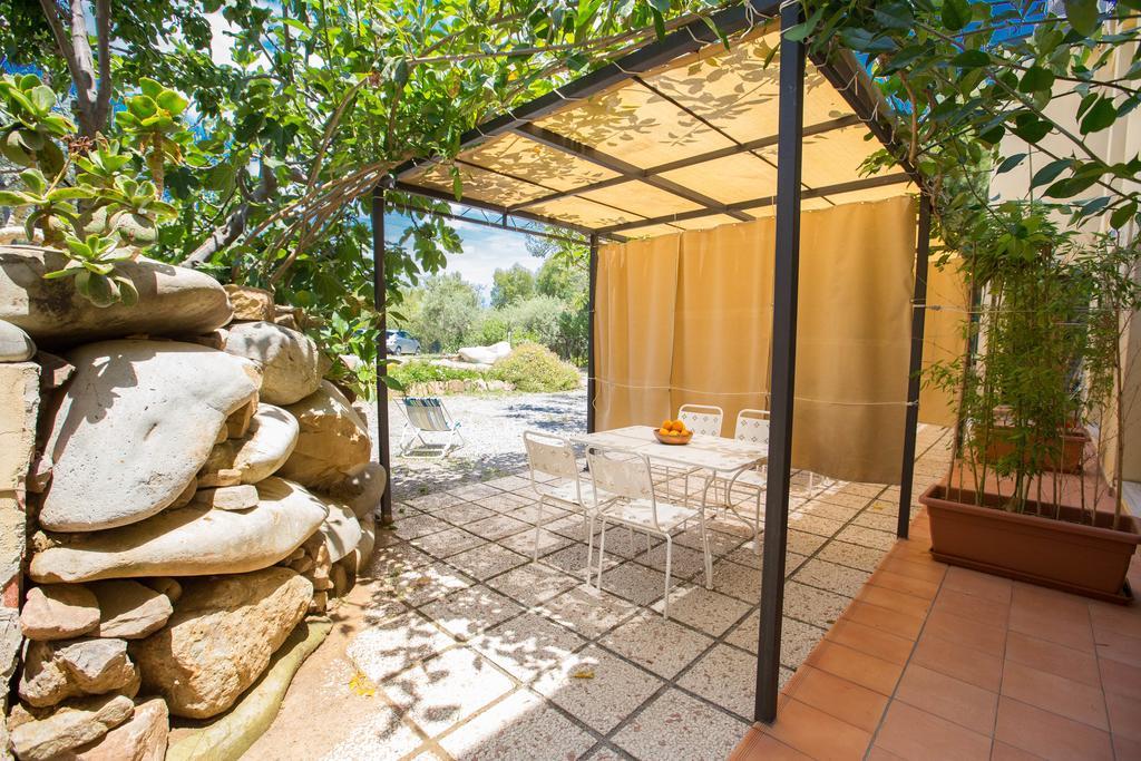 Ogliastro Sul Mare - Sleep And Dream Villa Cefalu Room photo