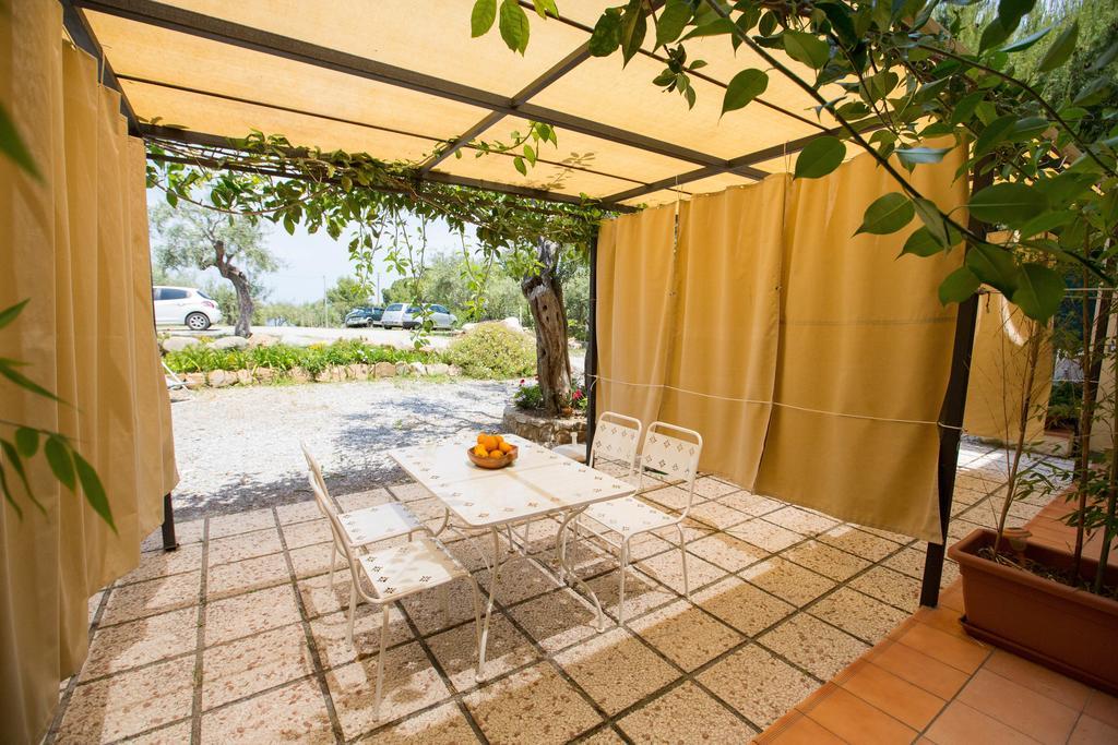 Ogliastro Sul Mare - Sleep And Dream Villa Cefalu Room photo
