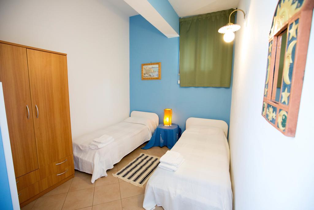 Ogliastro Sul Mare - Sleep And Dream Villa Cefalu Room photo