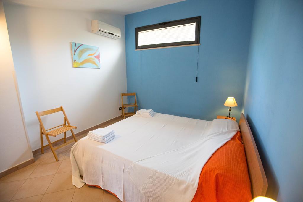 Ogliastro Sul Mare - Sleep And Dream Villa Cefalu Room photo