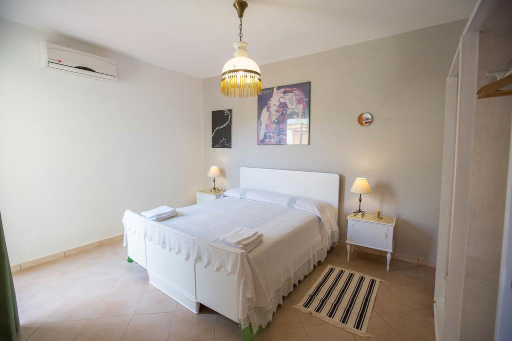 Ogliastro Sul Mare - Sleep And Dream Villa Cefalu Room photo