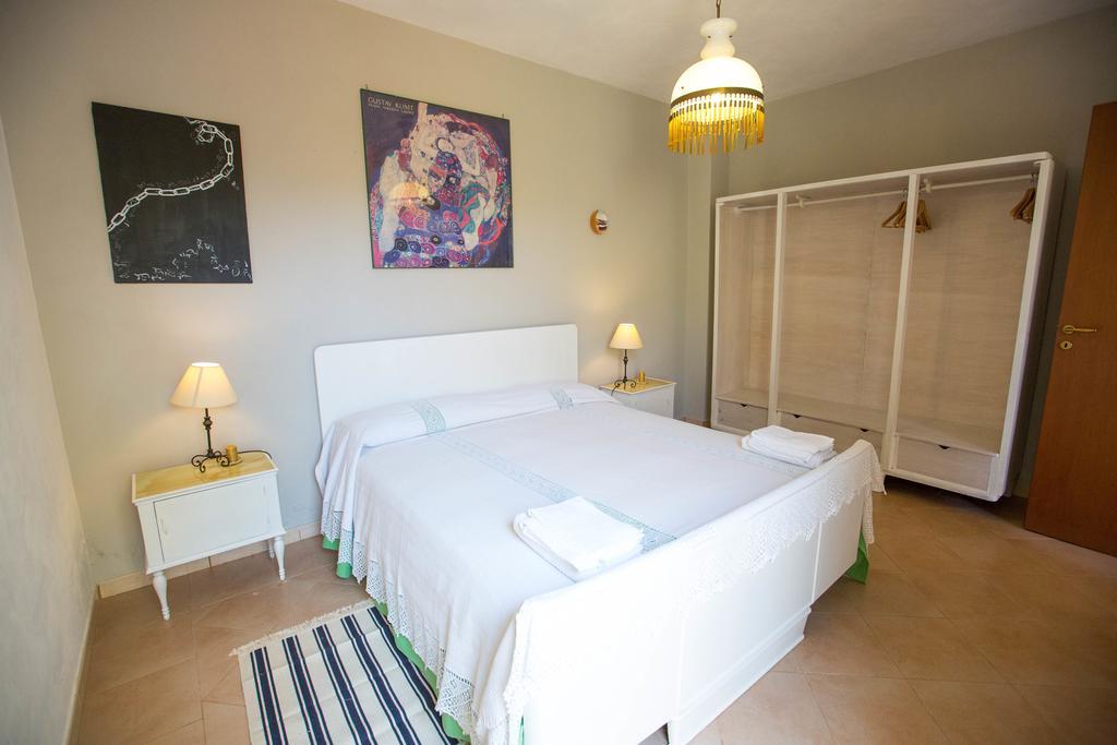 Ogliastro Sul Mare - Sleep And Dream Villa Cefalu Room photo